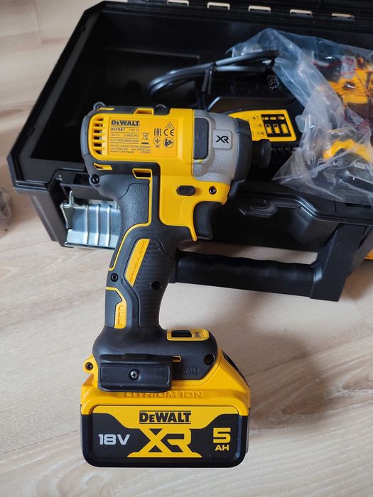Zestaw DeWalt wiertarko-wkrętarka, impakt, ładowarka