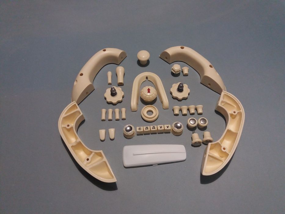 Газ-21 М20 руль та інші пластикові деталі салону.