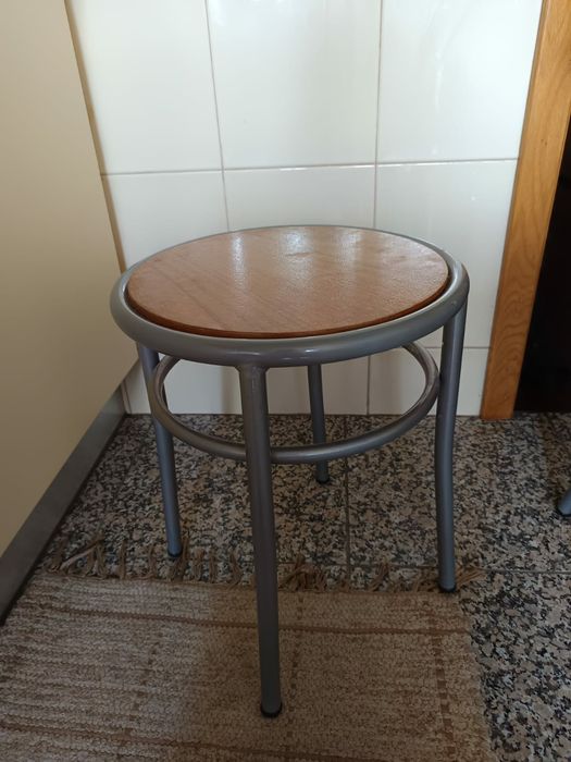 Mesa de cozinha em madeira