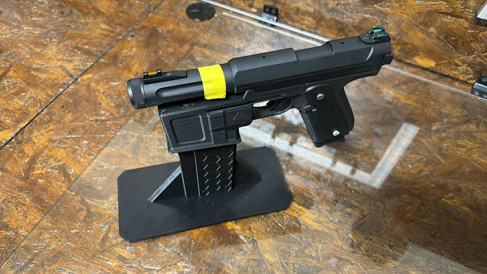Stojak na replki z magazynkiem M4