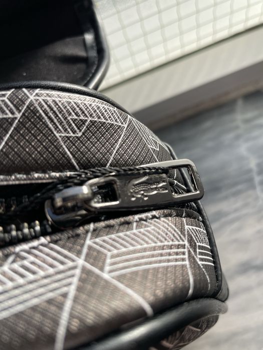 Bolsa Lacoste Preta – Design Moderno e Versátil