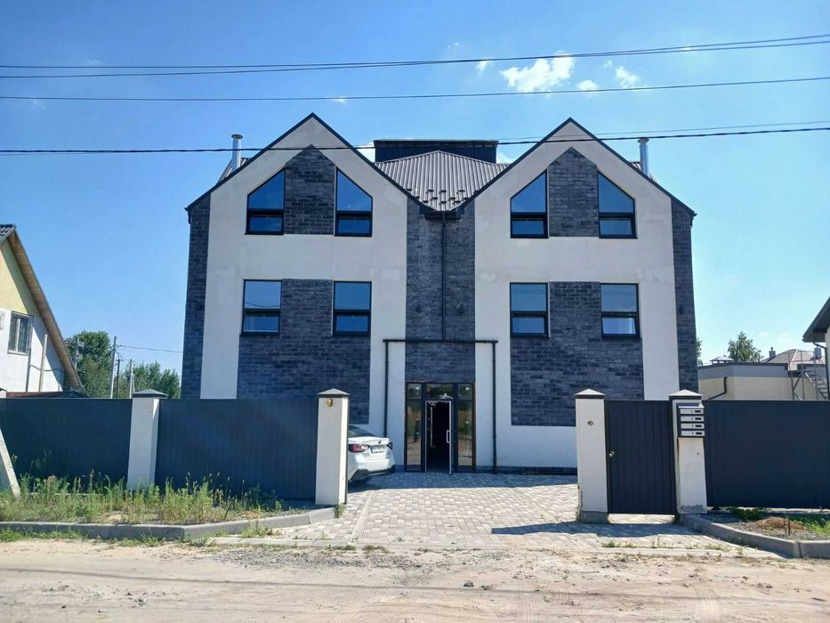 Камин+электрика Таун Квартира/Стоянка  123м2/3эт/4спальни/3с/у/Дворик.