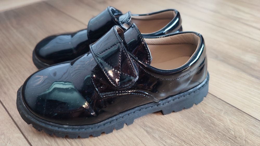 Buty lakierki 32