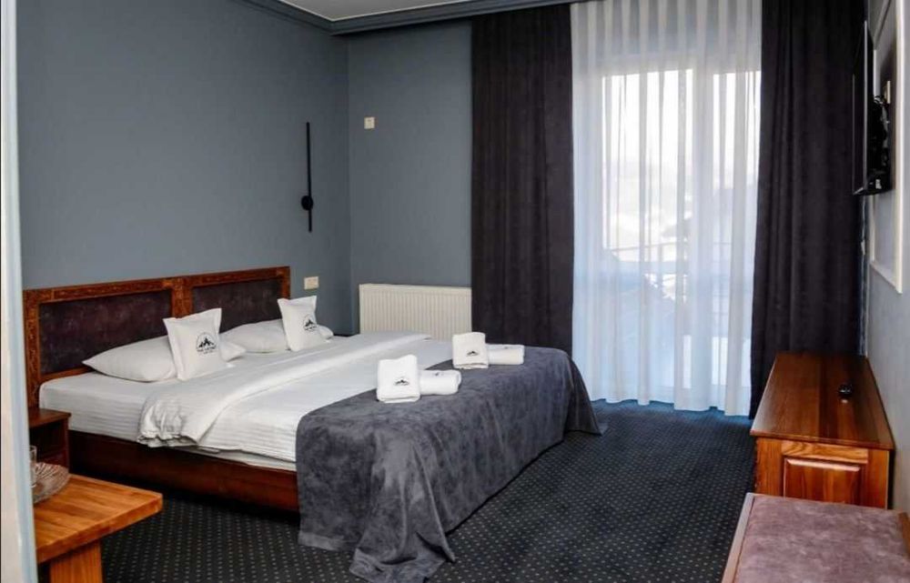 Діючий готель-ресторан в Поляниці