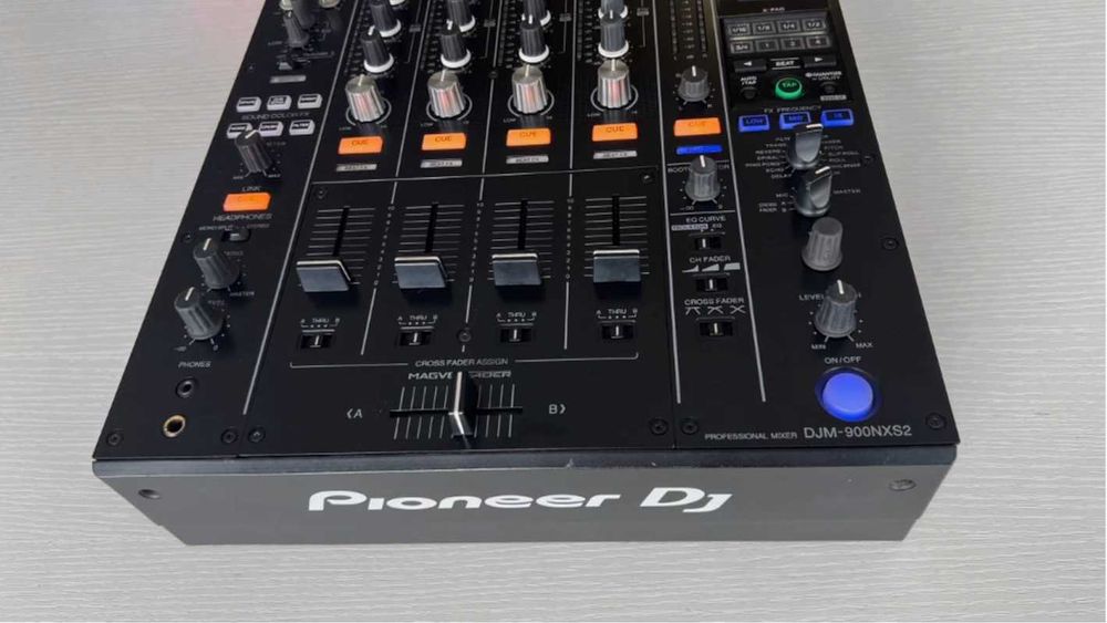 Mesa de Mistura Pioneer DJM-900NXS2