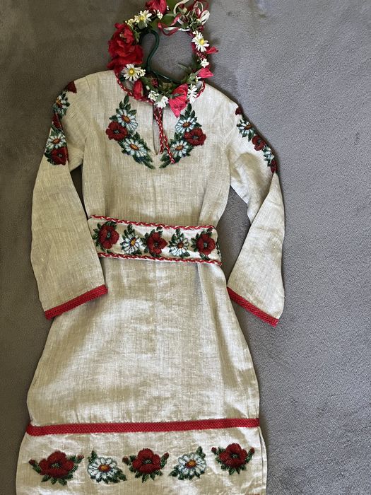 Продам плаття вишите бісером