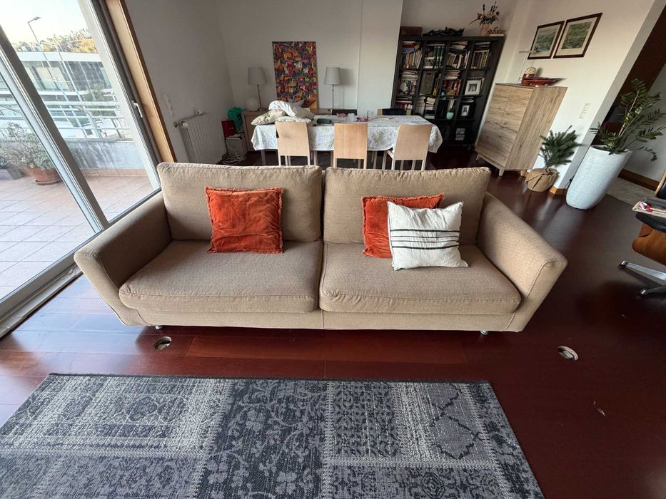 Sofá marca SANCAL, 2.37m (3/4 lugares)