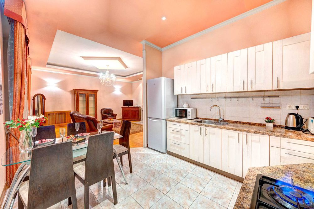 Аренда квартиры 4к возле метро Университет.