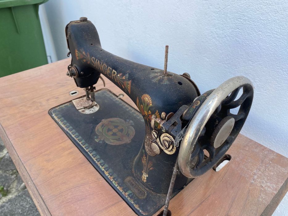 Máquina de Costura Singer