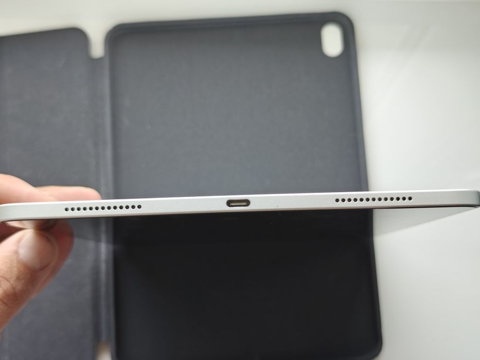 В ідеальному стані Ipad 11 pro  64gb