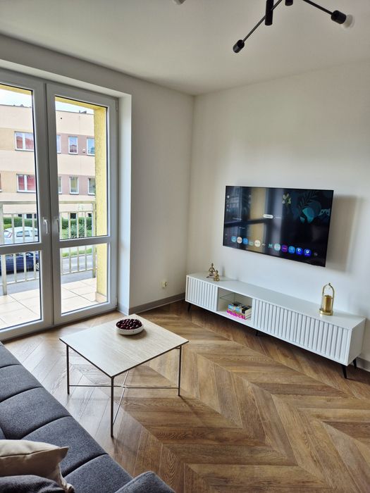 Wynajem mieszkanie  generalny remont wszystko nowe 2  pokoje nowoczesna kuchnia  38m2  1. Pietro balkon