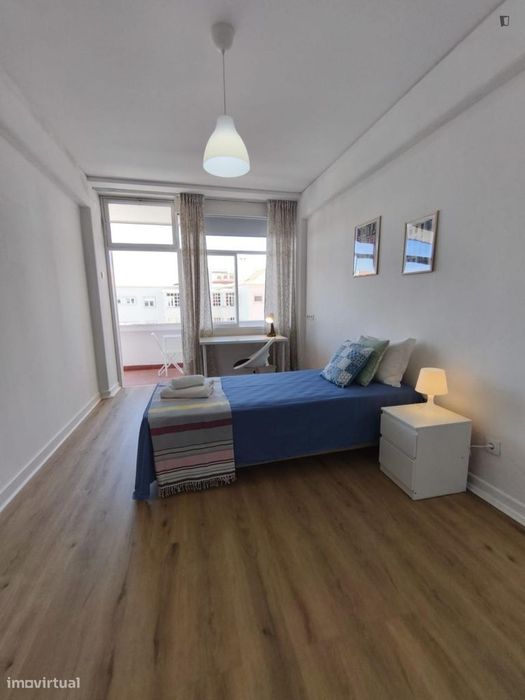Quarto - localizado em Campo Grande Lisbon