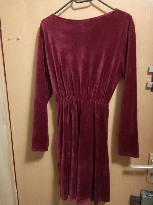 Welurowa sukienka wieczorowa