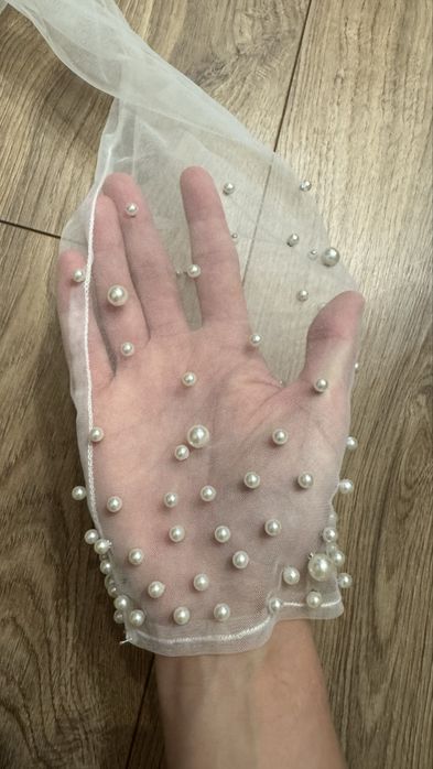 Koronkowe rekawiczki  z perłami do slubu