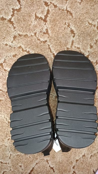 Botki za kostkę z imitacji skóry Cropp