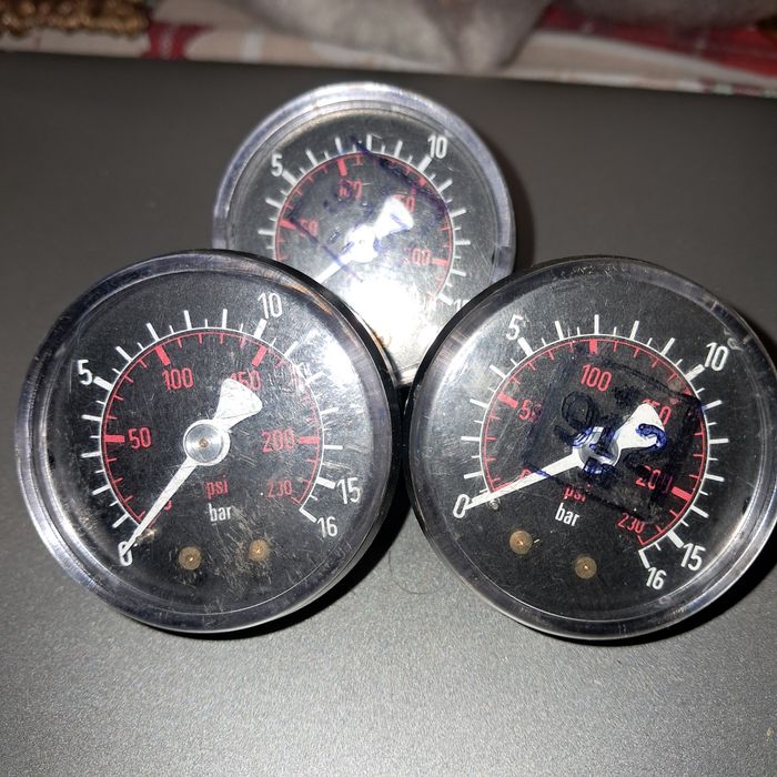 Манометр 0–16 bar (250 psi) для компресора / води / опалення