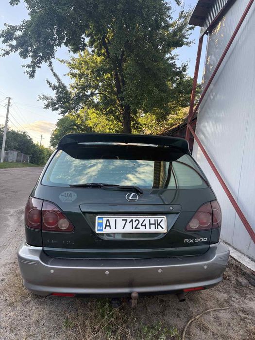 Автомобіль Lexus RX-300