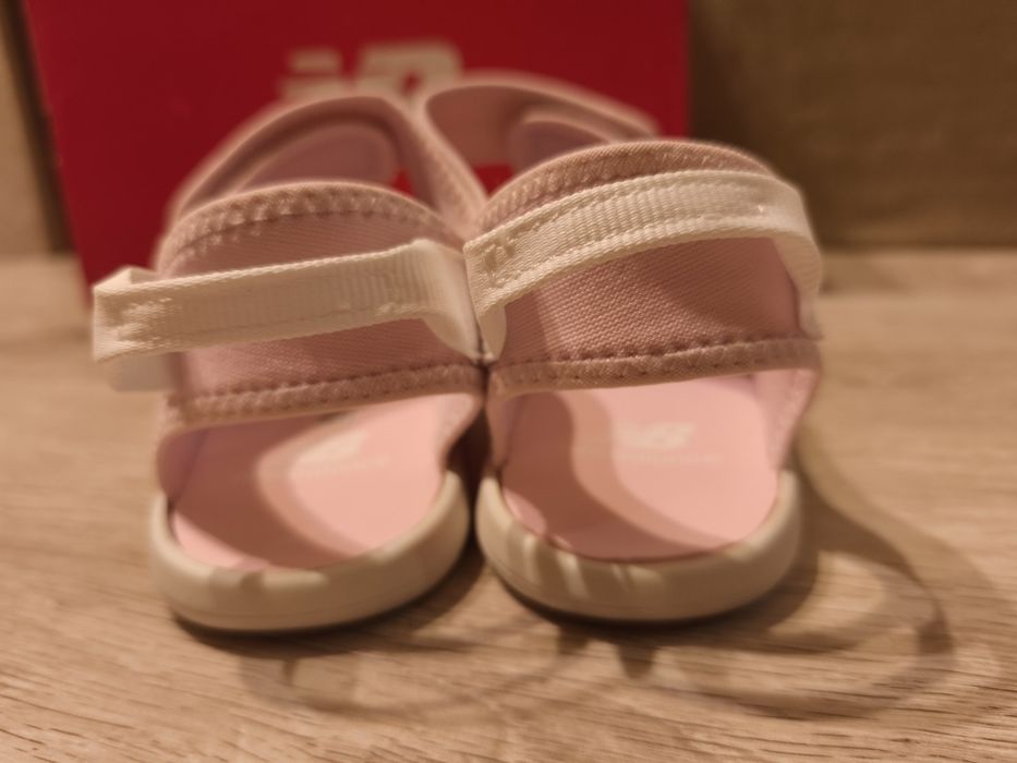 Nowe sandałki New Balance