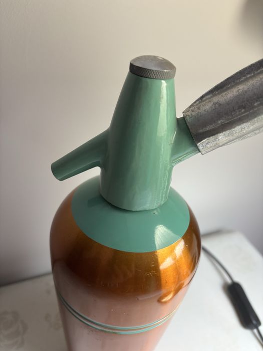 Piekny zabytkowy syfon