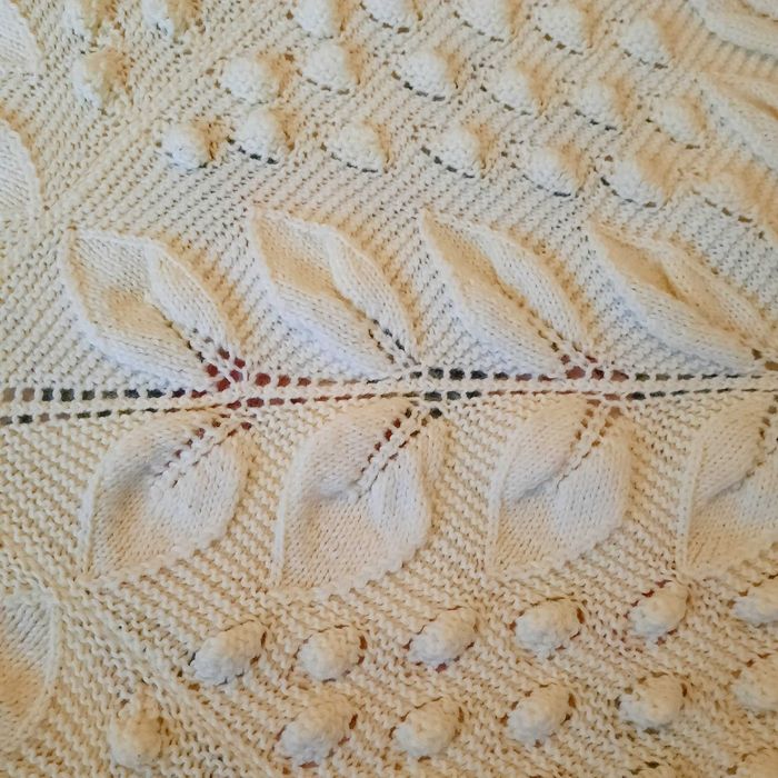 Colcha de cama de casal em renda, feita a 2 agulhas, linha