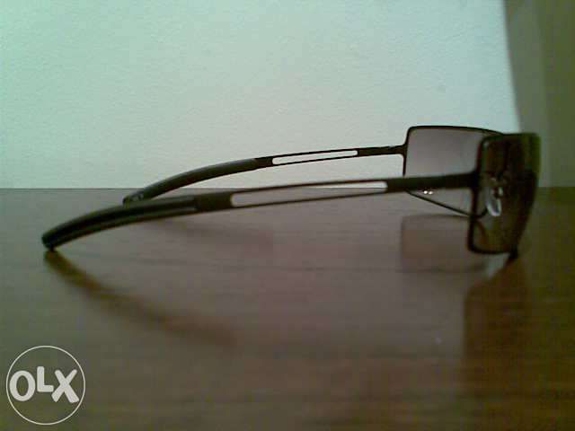 Oculos de sol cinzentos