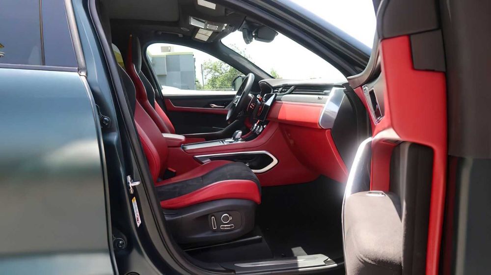 Jaguar F-PACE SVR      2022
