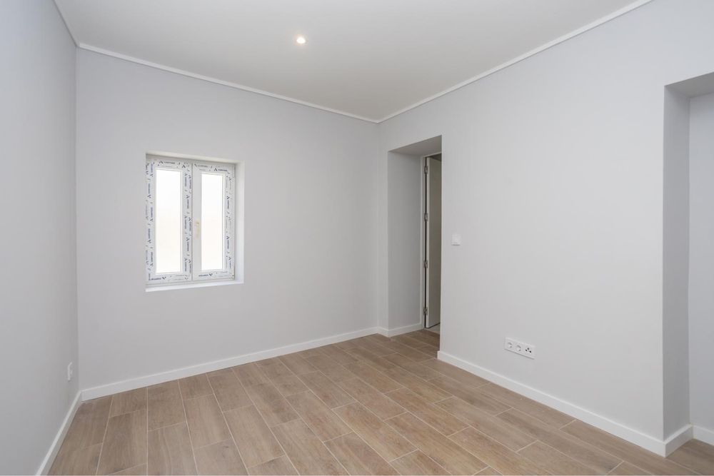 Moradia T3 Térrea Totalmente Remodelada com Quintal | Sarilhos Grandes – Montijo