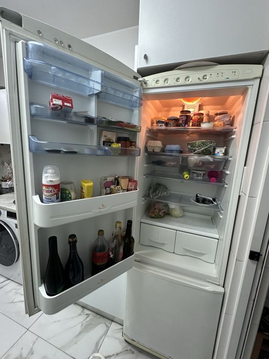 Frigorifico com gavetas , a funcionar bem