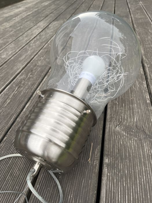 Lampa podwieszana ,,żarówka''