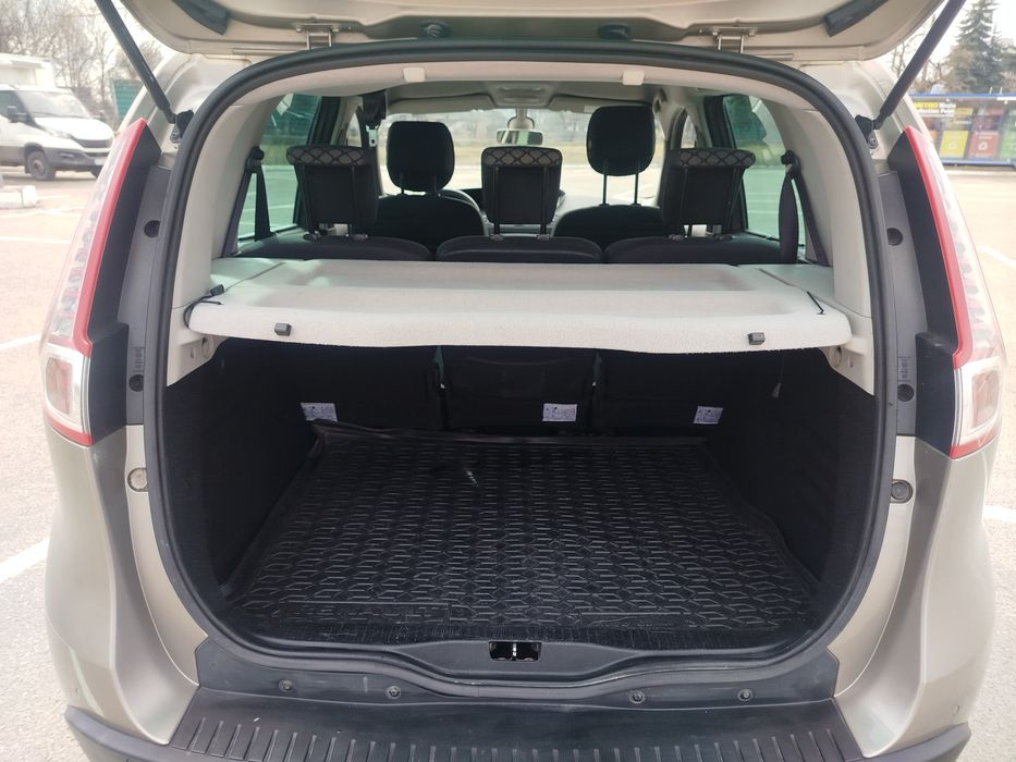 Рено Сценік 3 2011 рік