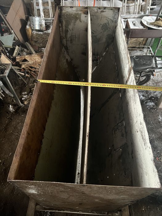 Кормушка для свиней