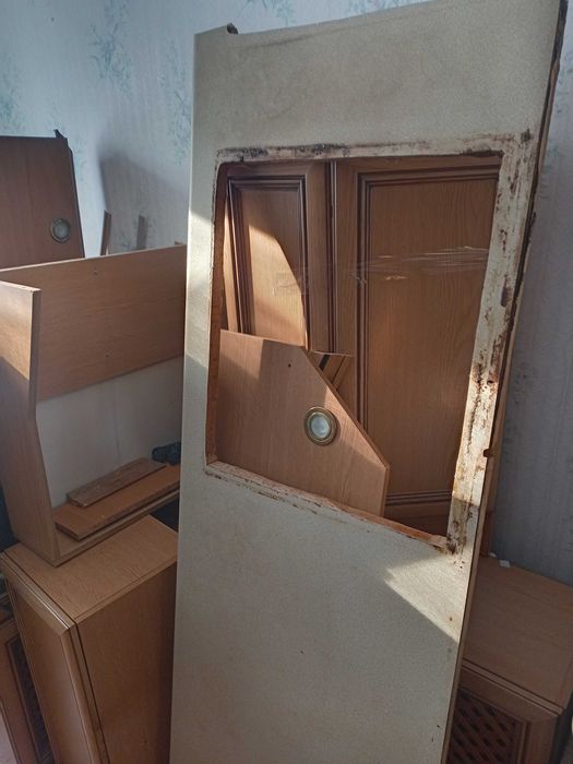 Продам кухню б/в з робочою витяжкою, гранітною мийкою, освітленням