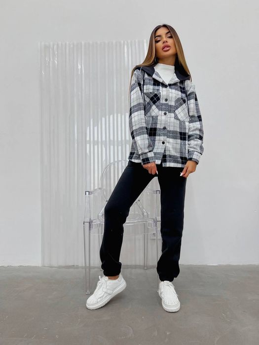 Теплий жіночий костюм