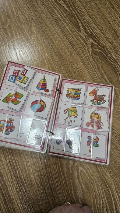 Розвиваюча книжка на липучках