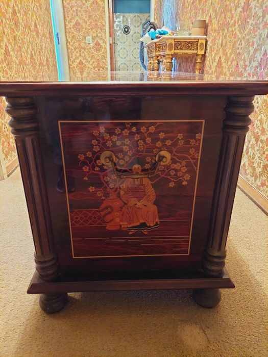 Arca / Baú com motivos chineses
