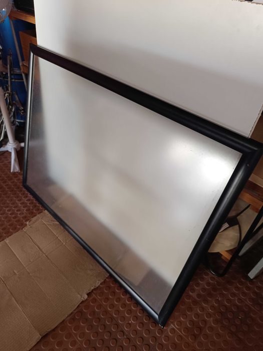 Moldura em vidro anti-reflexo