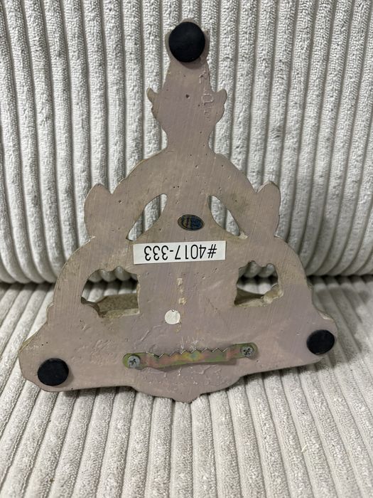 zabytkowy wspornik półki lub ozdoba kominkowa.