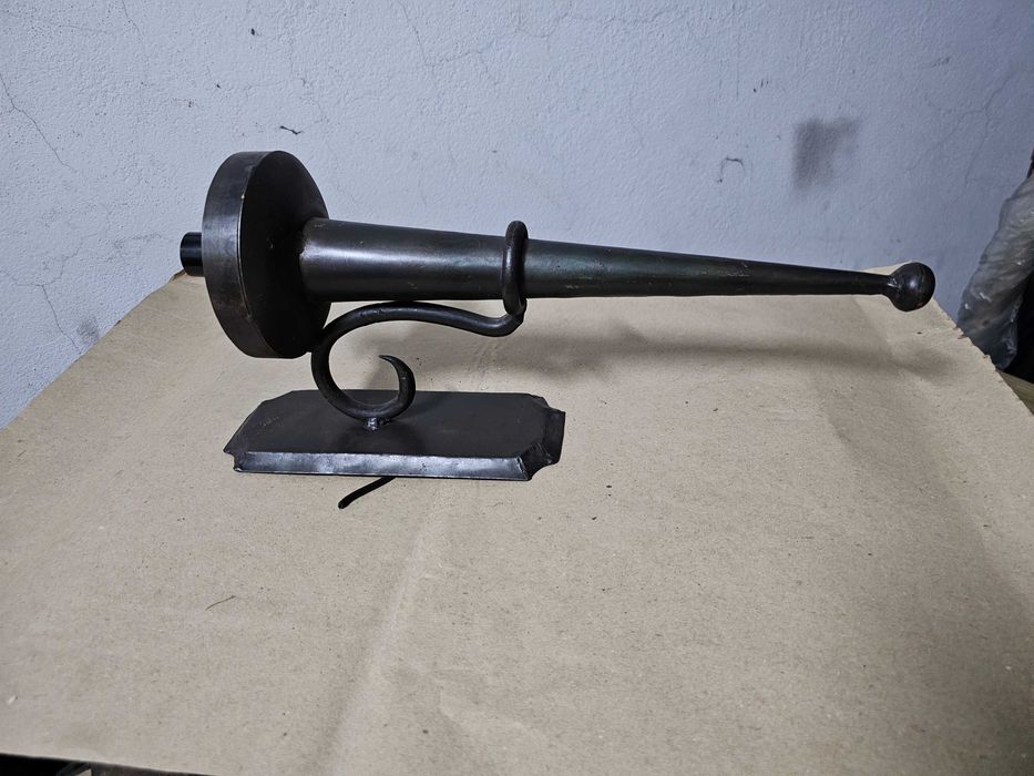 Candeeiro de parede em forma de tocha