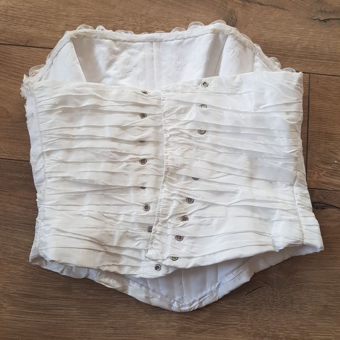 Suknia ślubna z gorsetem