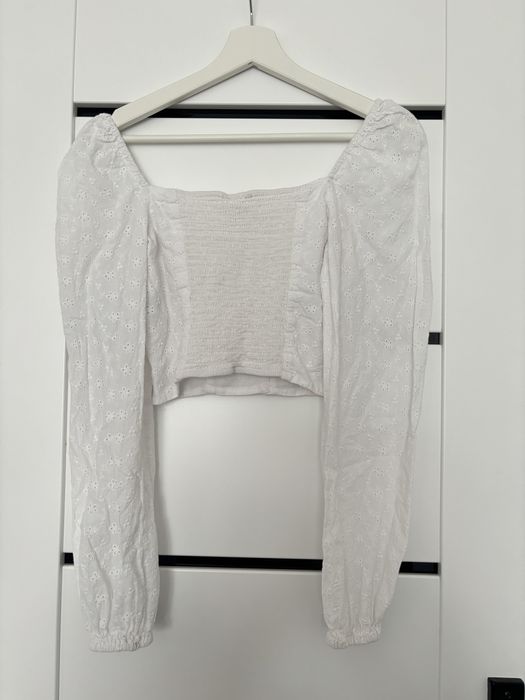 Biały krótki top Stradivarius