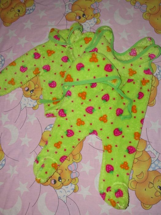 комплект ясельный тройка (ползуны +кофточка+шапочка)