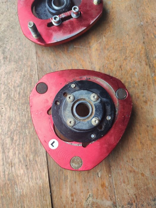 Развальные опоры амортизаторов