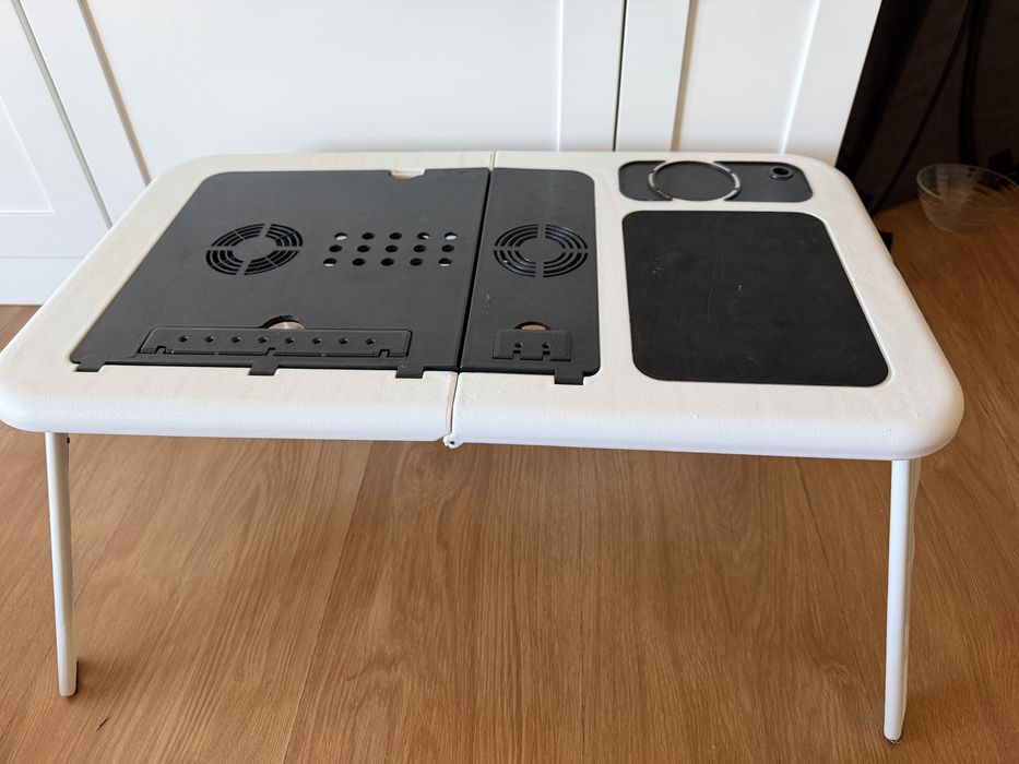 Mesa de apoio sentado
