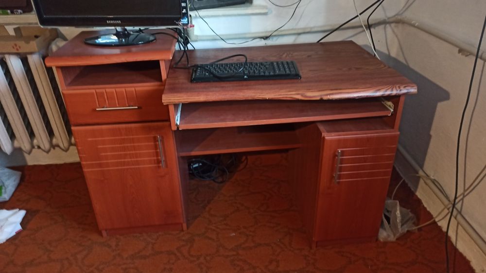 Стіл комп'ютерний кльовий