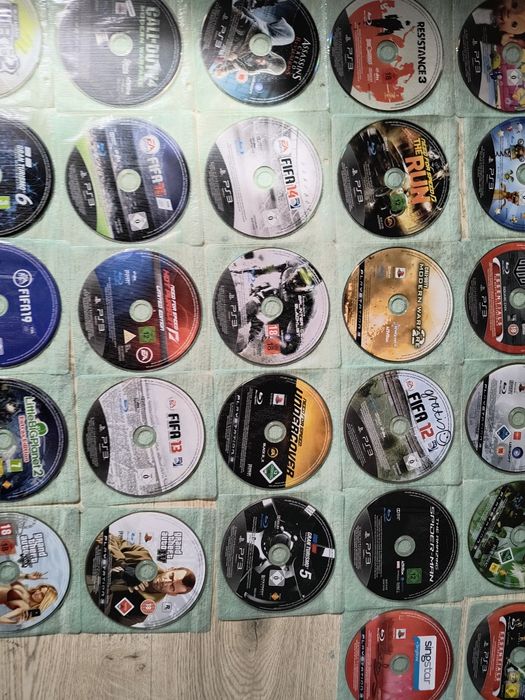 27 gier PS3 GTA FIFA Assassins Call od Duty Need for speed