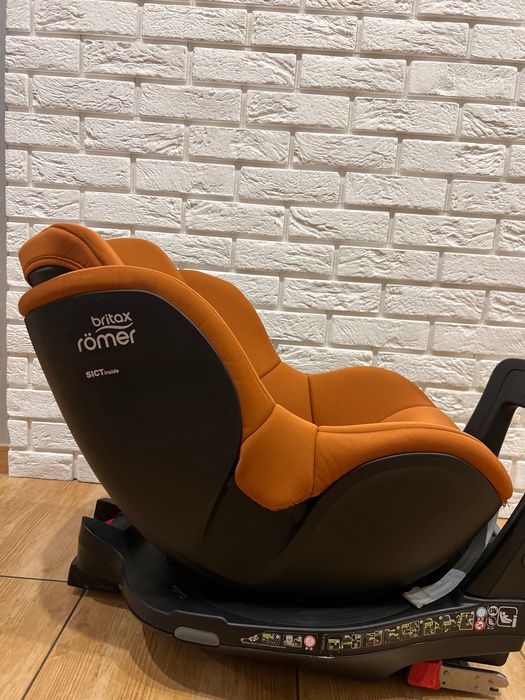 Fotelik samochodowy Britax-Romer dualfix M i-size (RWF)
