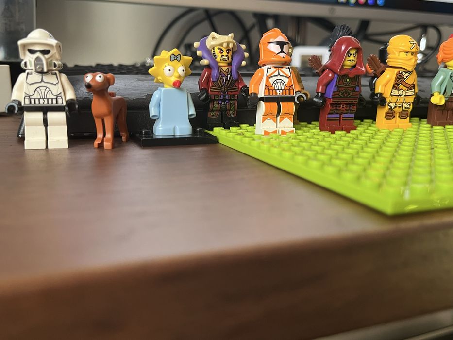 Lego figurki, cena kompletu