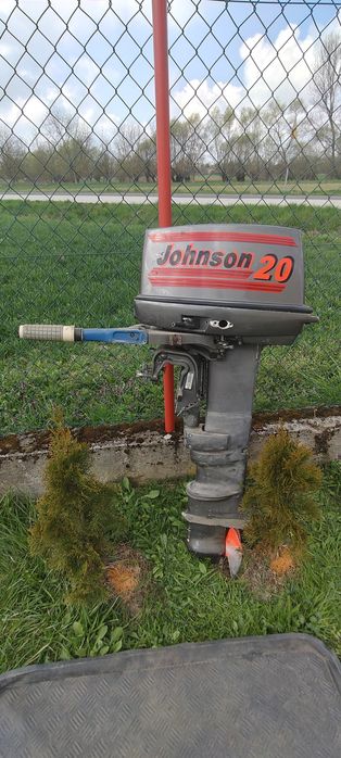 Stopa L i silnik na cześć Johnson