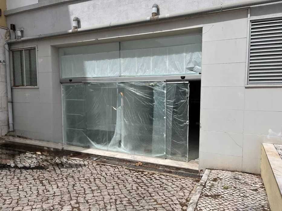 Espaço comercial com 600 m² — instalações novas