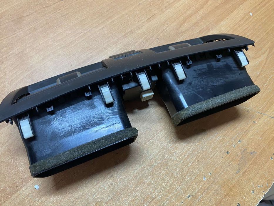 Центральні воздуховоди дефлектор в торпеду Тойота Кемрі 40 2.4 2008р